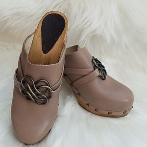 EUC. Sanita Clogs